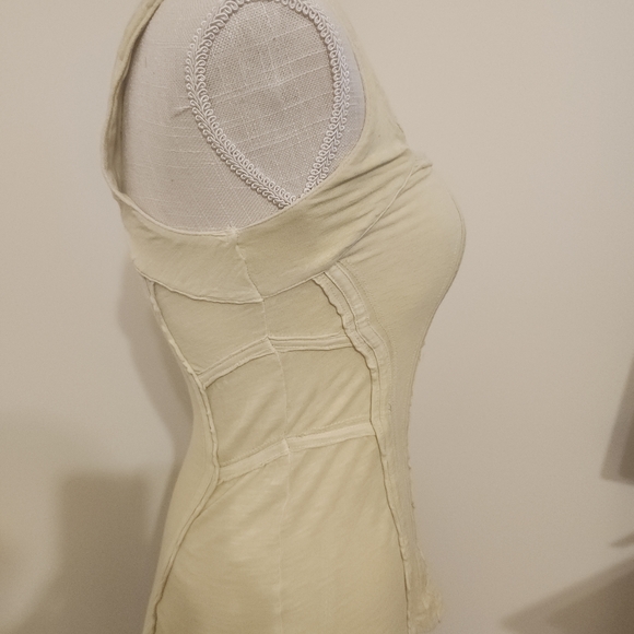 Stylish Yellow Ribbed Tank Top - Picture 2 of 4